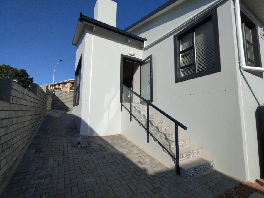 3 Bedroom Property for Sale in Wavecrest Eastern Cape